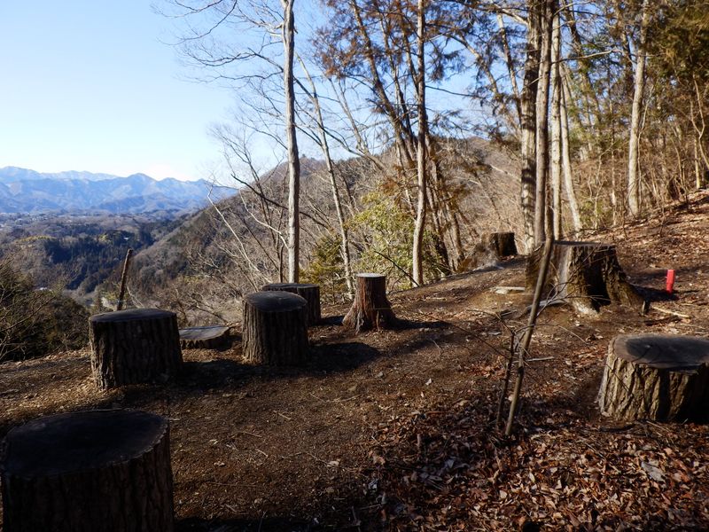 能岳・ベンチ代わりの切り株