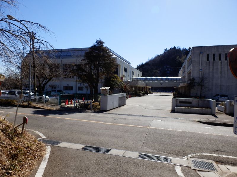 上野原中学校の右を巻く