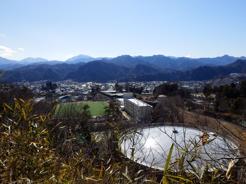 高柄山の手前に二つの御前山