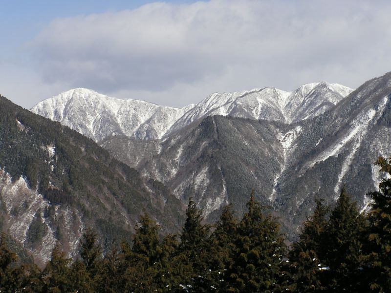 シダンゴ山頂より、蛭ヶ岳を望む