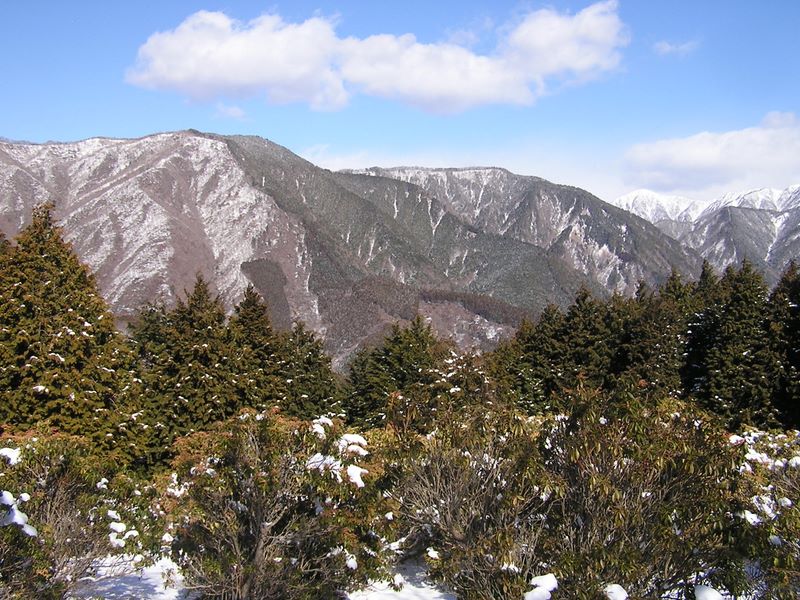 シダンゴ山頂より、蛭ヶ岳、雨山、檜岳を望む