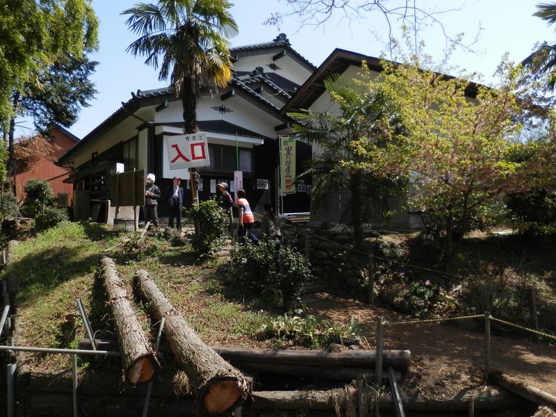 かたくりの里を出て、城山湖に向かう
