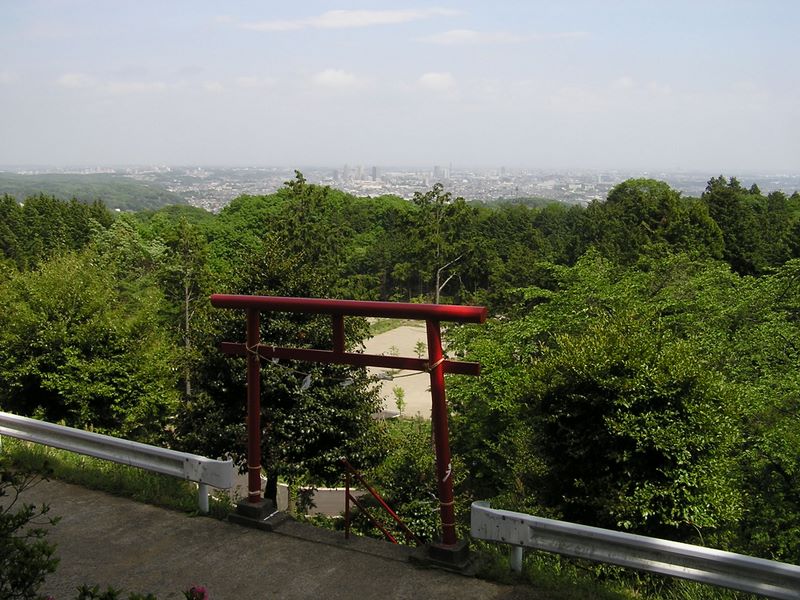 城山湖 -- 龍籠（たつご）山金刀比羅宮から橋本方面を望む