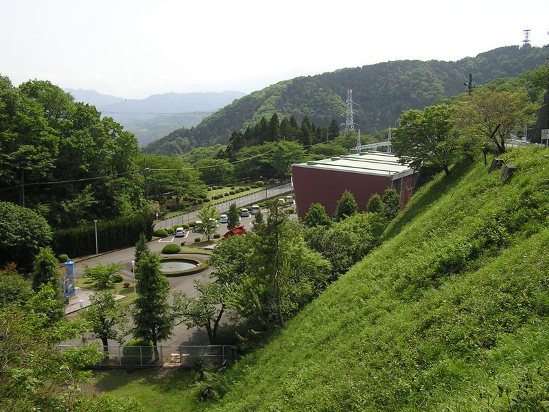 城山湖 -- 城山発電所は揚水発電で知られる