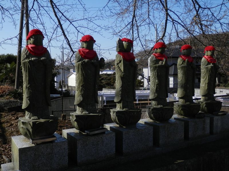 高岳寺門前の六地蔵
