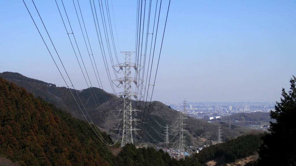 秦浜線11号より、12号、13号、14号…を望む