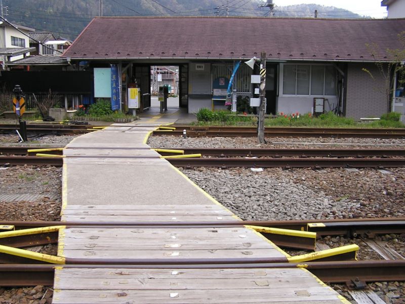 高川山･九鬼山 -- 跨線橋も地下道もない初狩駅は無人