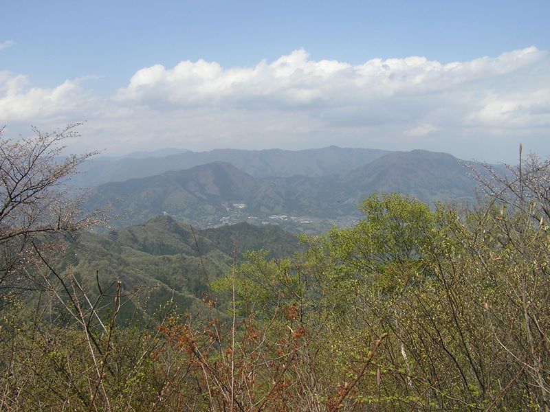 高川山･九鬼山 -- 九鬼山頂より、右に扇山、左に百蔵山