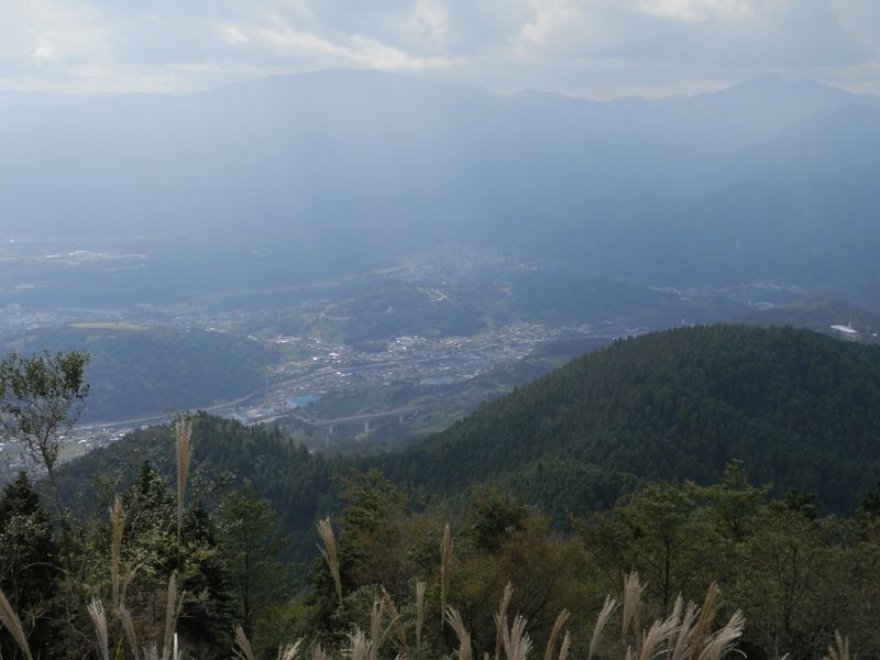 南に東名高速道路と御殿場線