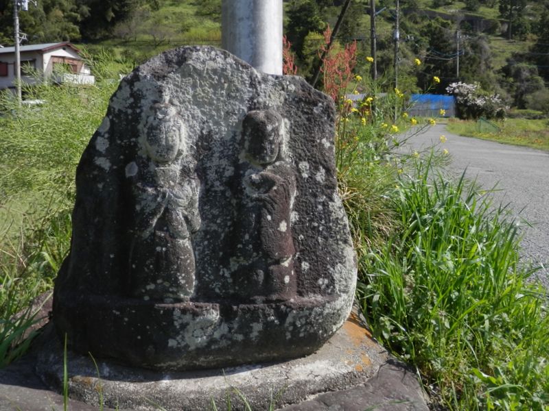 道祖神が見守る