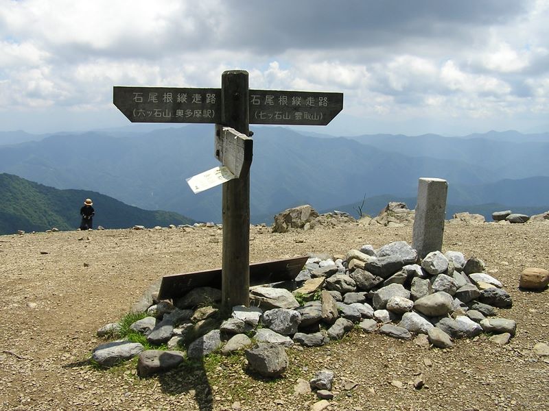 鷹ノ巣山頂に到着