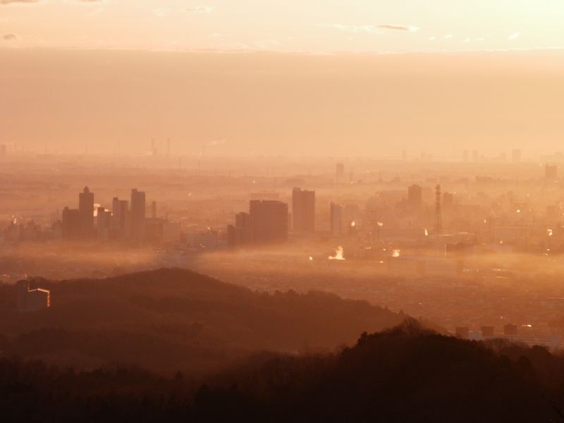 稲荷山展望台より、日の出の方角を望む