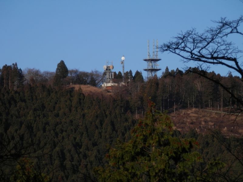 進行方向に、小仏城山を望む
