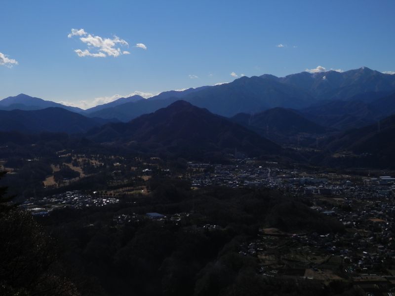 南高尾山稜 -- 展望地より、大山から蛭ヶ岳まで望む