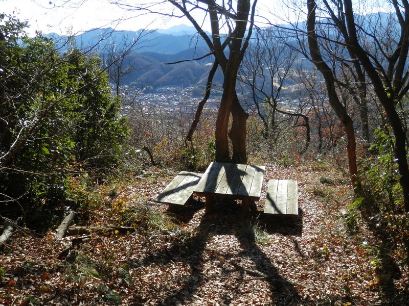南高尾山稜 -- ここを「陽だまり休憩所」と勝手に命名した