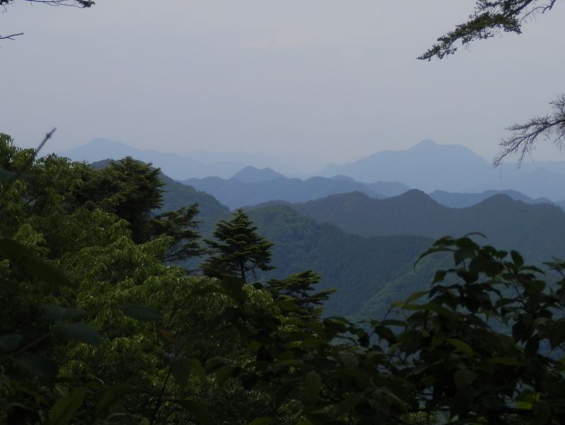 大岳山（右）と御前山