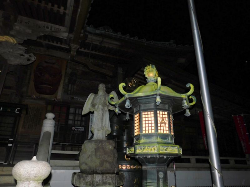 薬王院もひっそりと