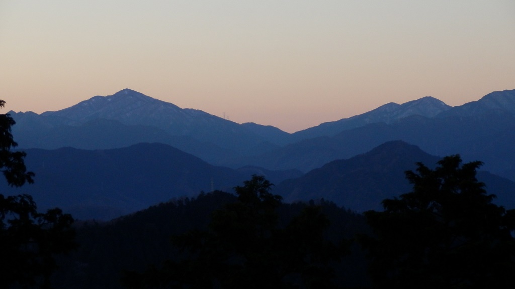 大山（左）と三ノ塔