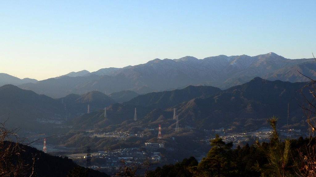 一丁平展望台より、丹沢山塊と津久井方面