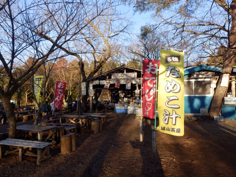 城山茶屋の客はまだまばら