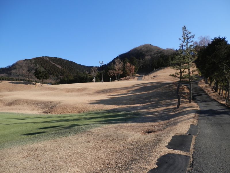 ひたすら右のカート道を進む
