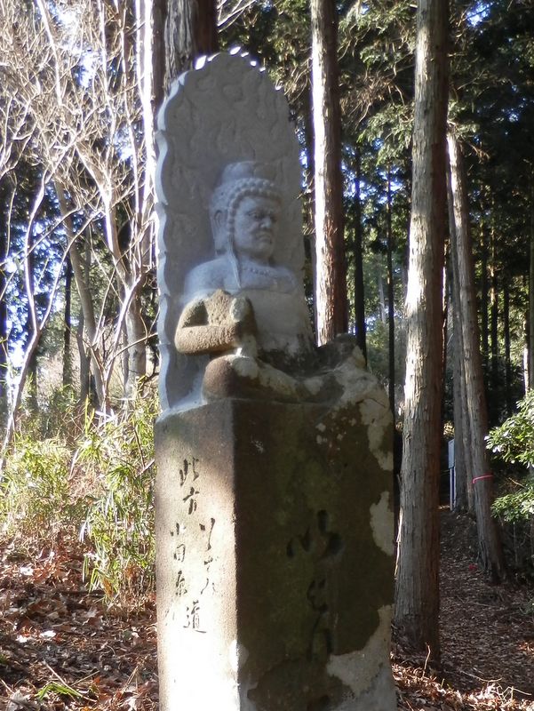不動越に座する不動明王像