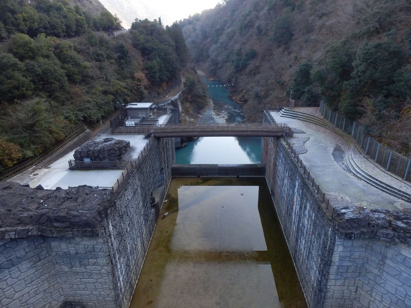 愛川第2発電所を望む