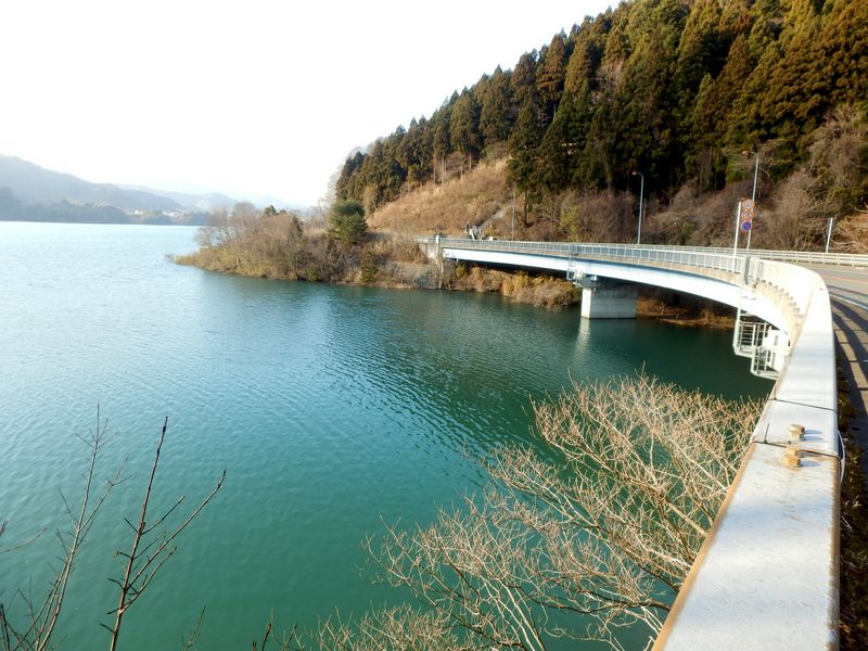 仏果山登山口バス停が見えて来た
