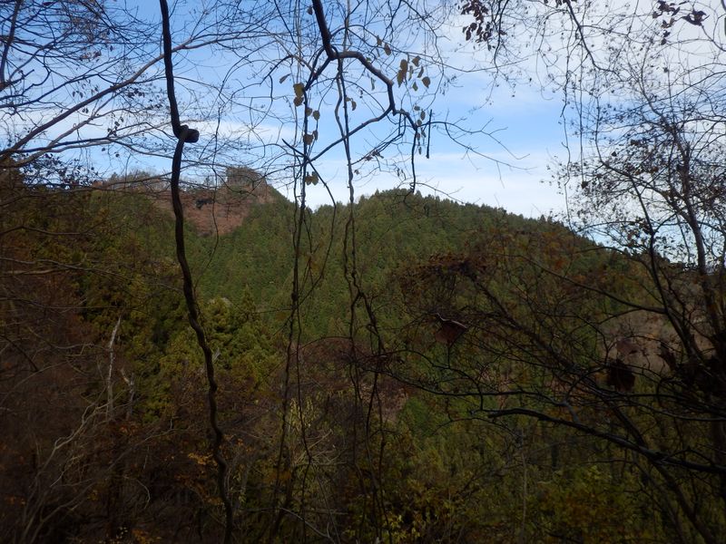 右手から、別の枝尾根