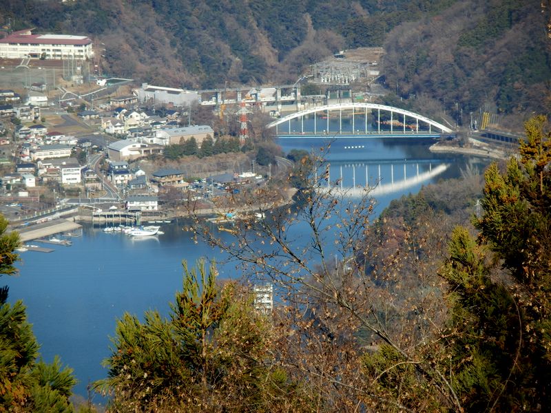 大明神展望台より、相模湖