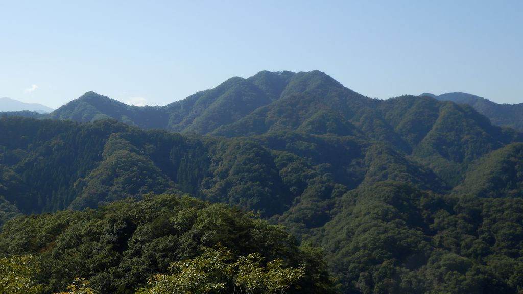 ハサミ岩にて望む、高柄山とホウジ丸