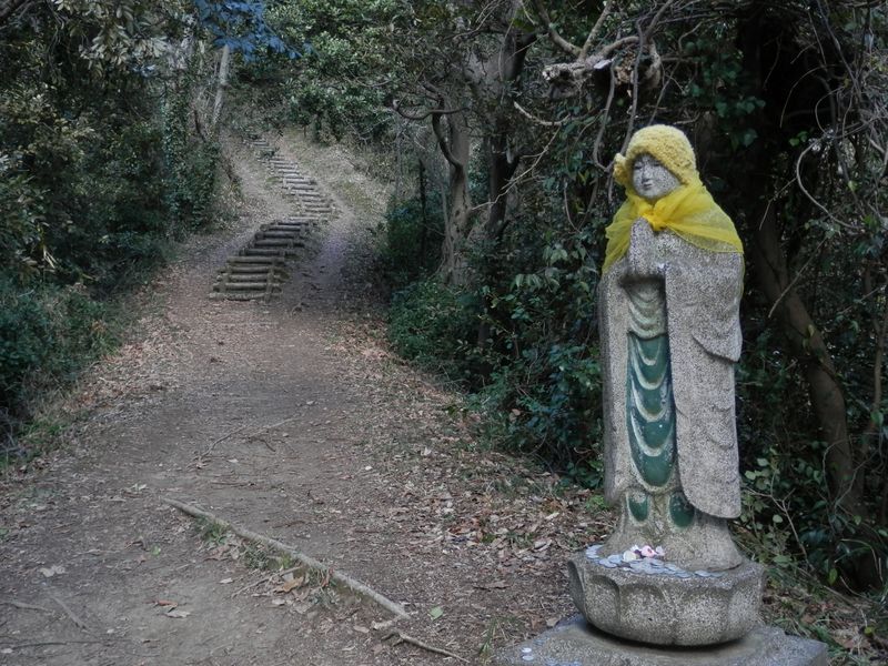 津久井方面に下る道の石仏