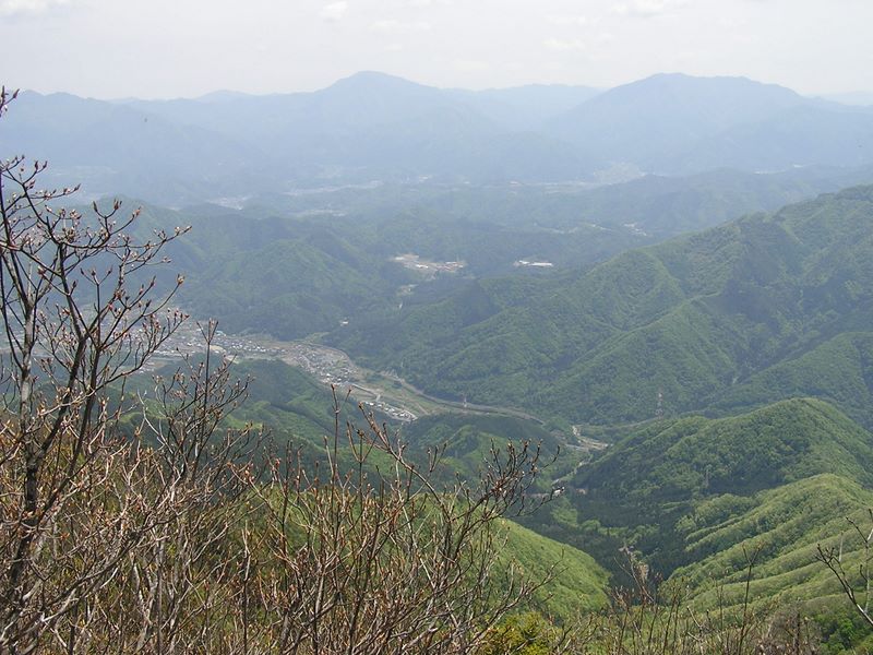 滝子山 -- 右に御正体山