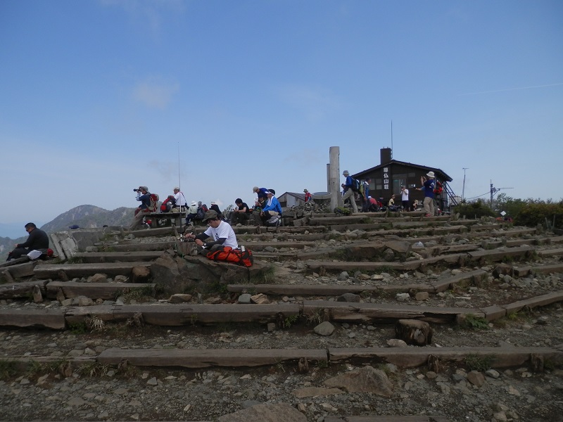 塔ノ岳山頂に到着