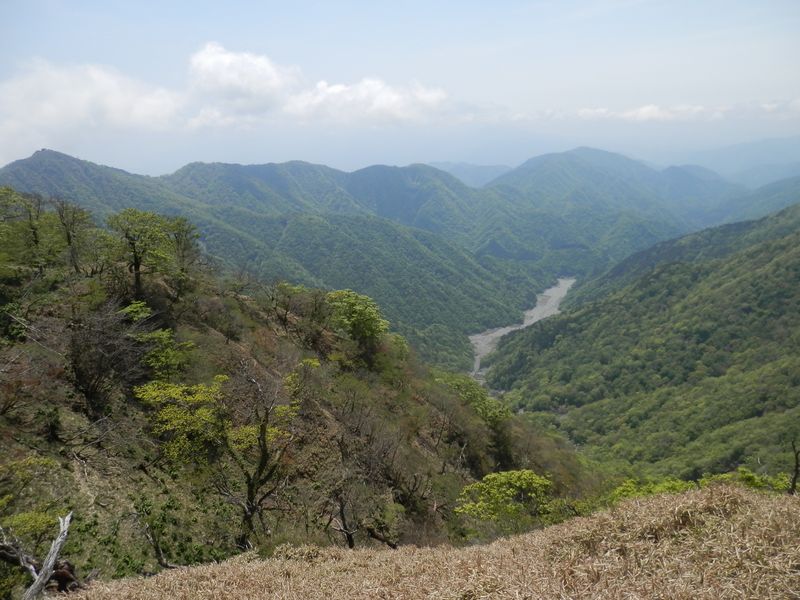 丹沢山より、鍋割山稜を望む