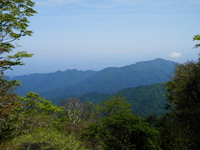 大山と大山三峰山を望む