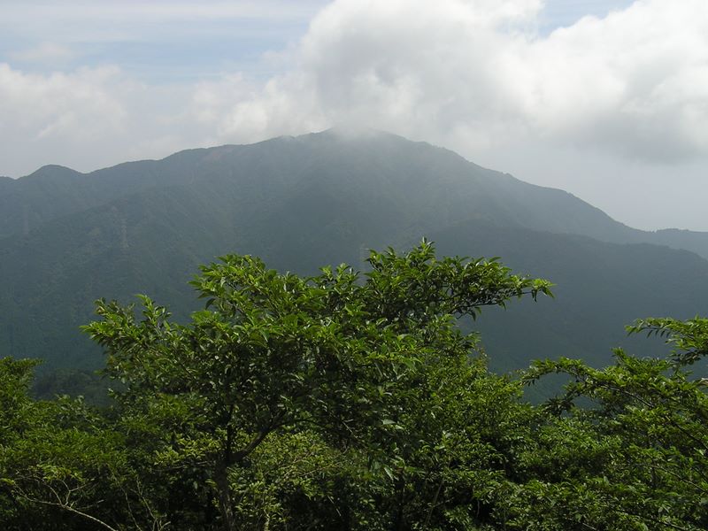 丹沢表尾根 -- 大山のガスが晴れてくる