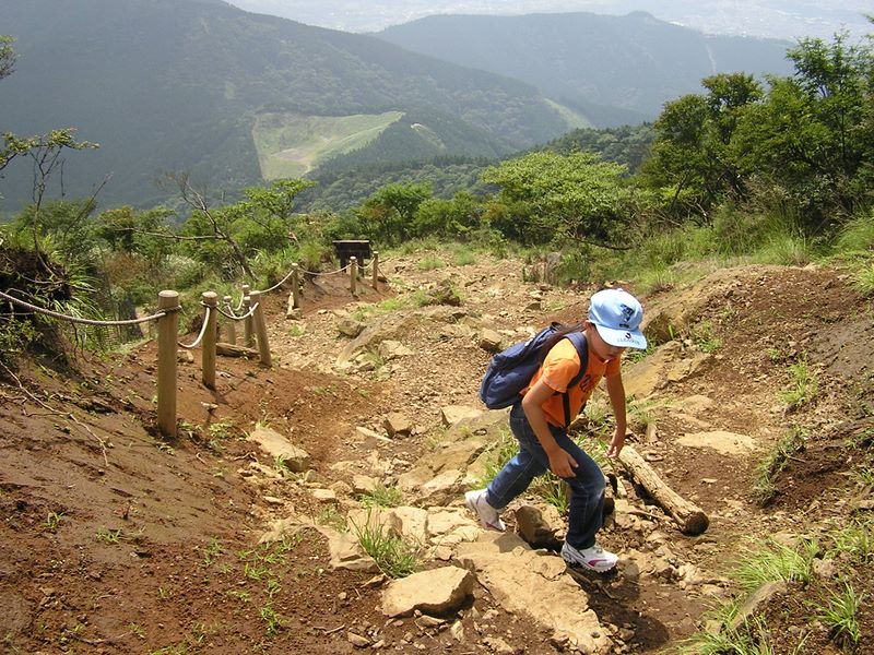 丹沢表尾根 -- 先は長いぞ