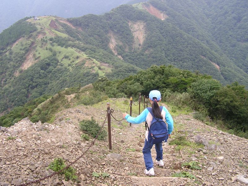 丹沢表尾根 -- 慎重に下ります