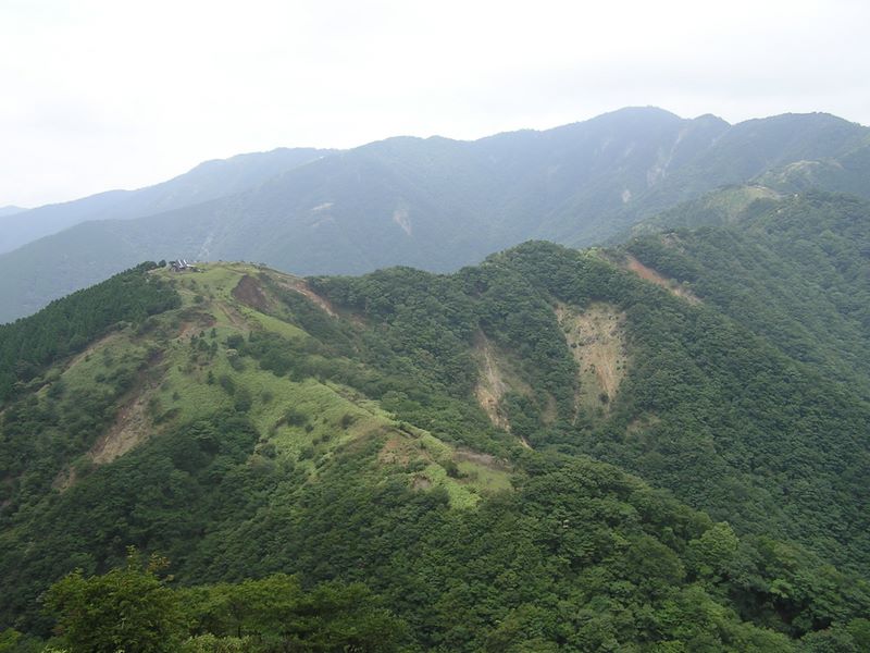 丹沢表尾根 -- まだ塔ノ岳は遠い