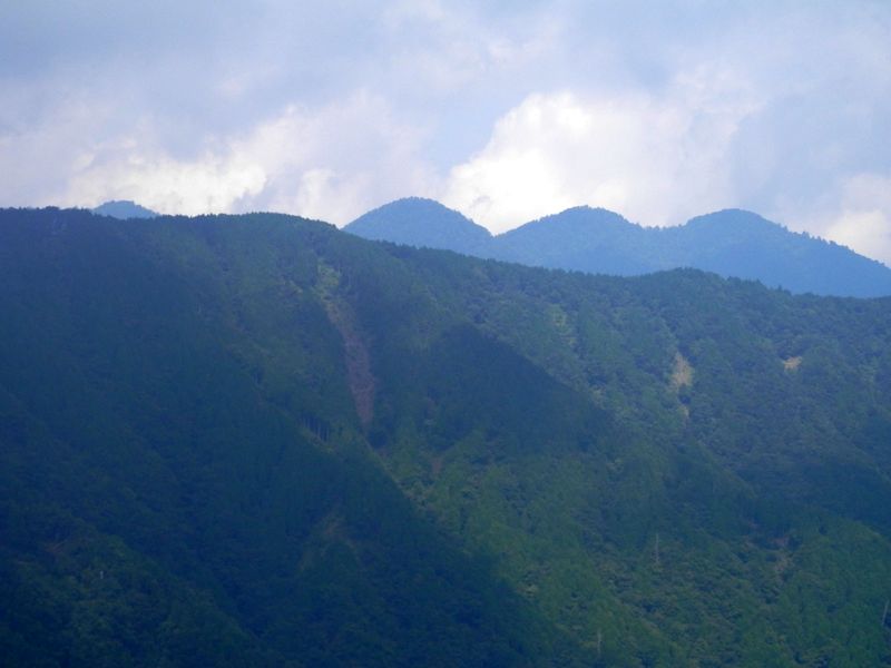 三ノ塔より丹沢三峰を望む