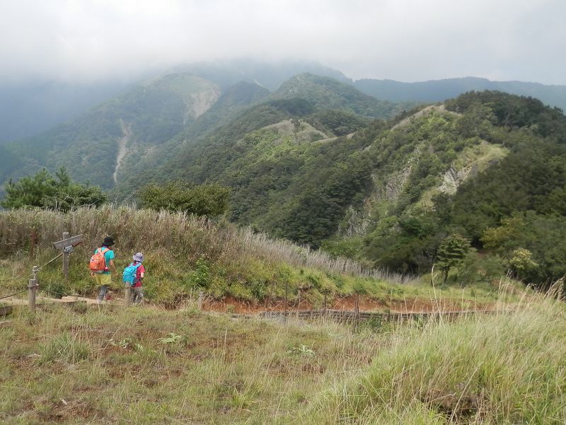 烏尾山より、行者ヶ岳に向かう