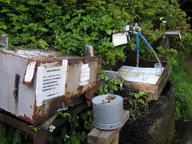 丹沢山 -- 20円で美味しい水