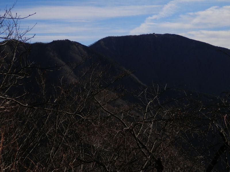 どっしりとした三ノ塔がまだ高く見える