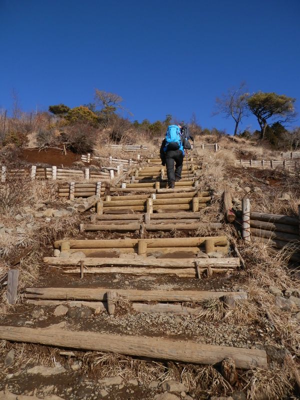 花立山荘直下の階段
