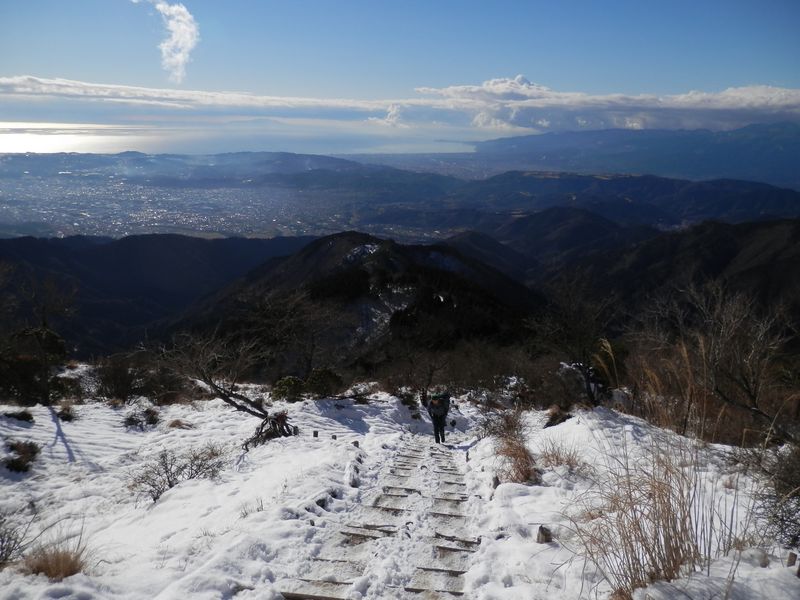長い階段では、振り返りつつ登れば疲れない