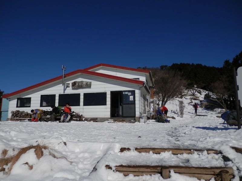 花立山荘の入り口