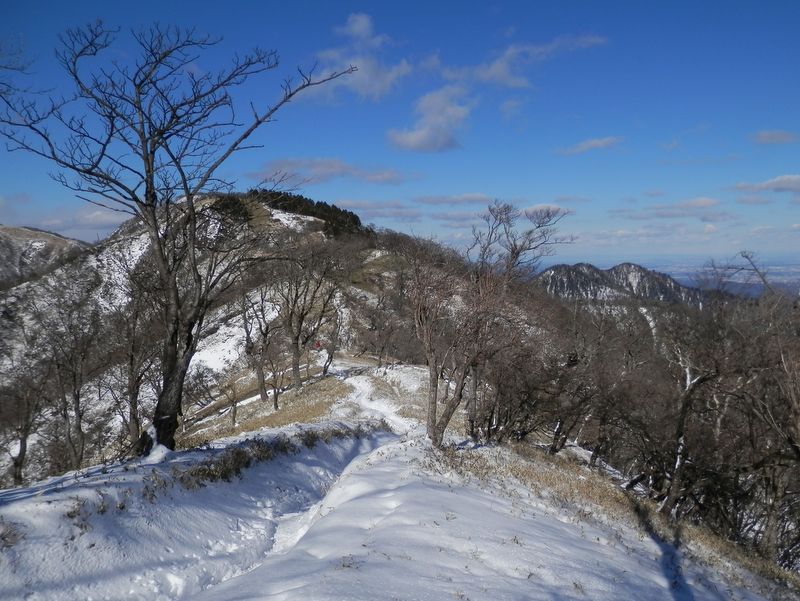 右手に丹沢三峰