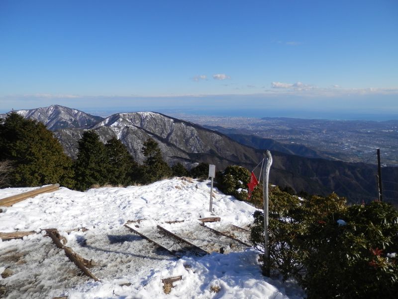 花立山荘に、しるこ旗が出ていた