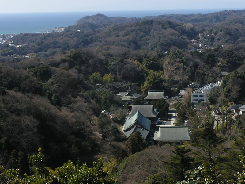 天園 -- 勝上巘より、建長寺を望む